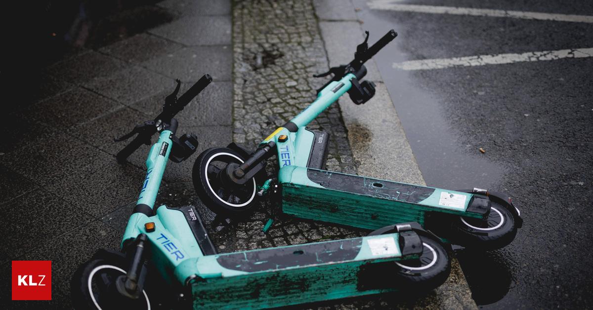 Mülltonne stoppte Fahrt Mit 60 km h auf E Scooter vor der Polizei